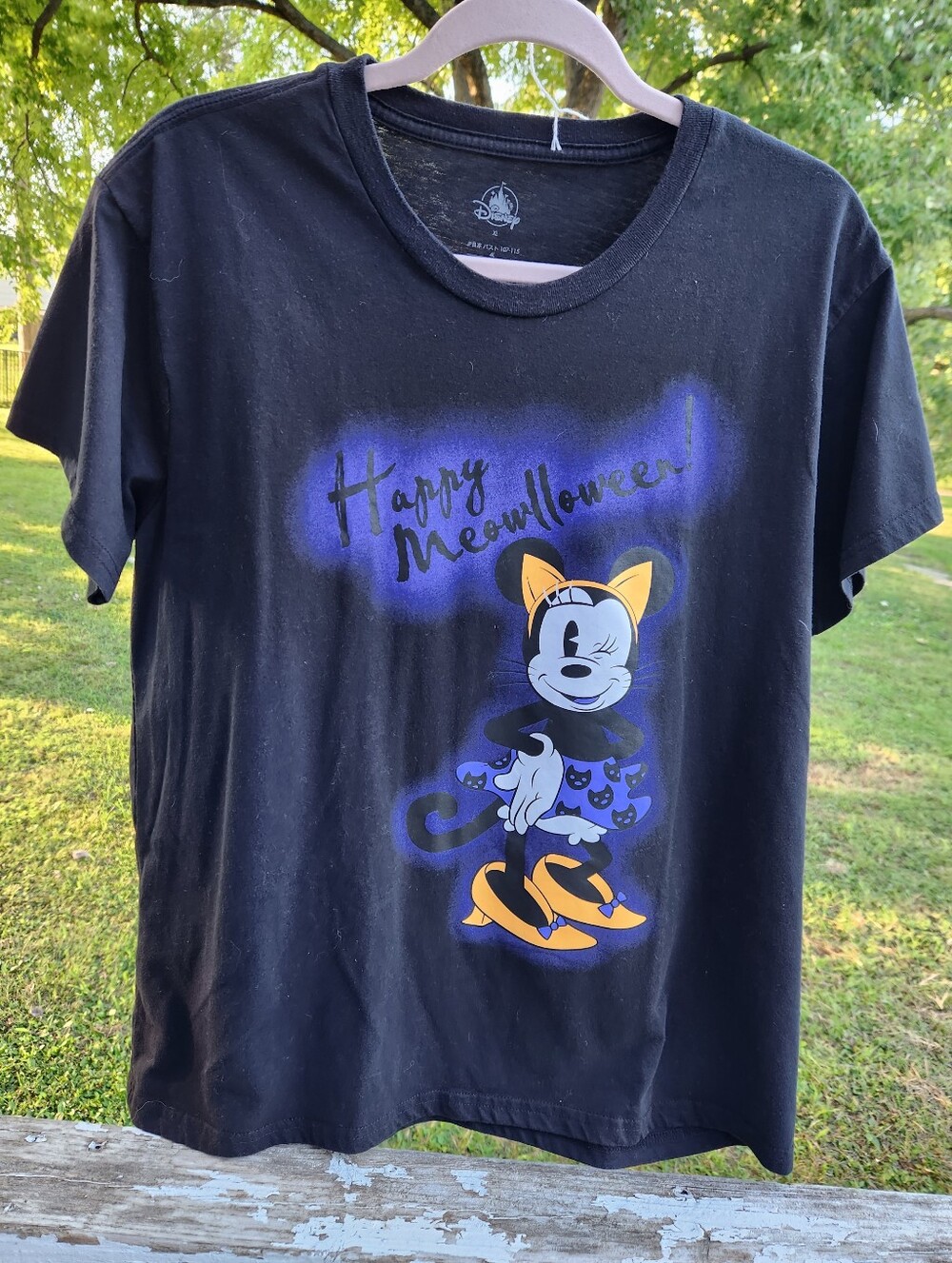 Disney Minnie Mouse "Happy Meowlloween!" Glow-in-the-Dark T-Shirt EUC Size XL
